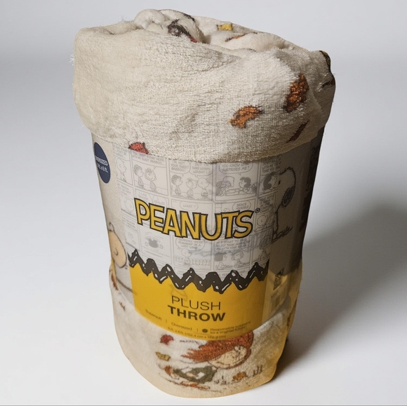 Peanuts | Plush Oversized Supersoft Throw Blanket - Picture 2 of 4